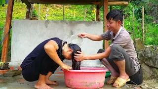 Diary of happiness together:KONG washes NHAT's hair with medicinal leaves.Weeding the cassava garden