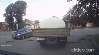 Відео наїзду на неповнолітню в центрі Пирятина