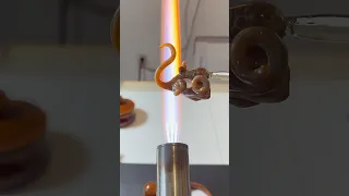 Creating an amazing octopus 🐙 glass pendant with a 3000 degree flame 🔥 #jewelry #glassblowing