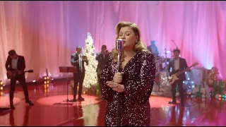 Kelly Clarkson - Christmas Isn't Canceled (Just You) [Live]