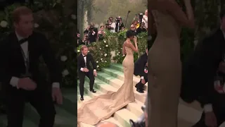 Tyla Just Made An Iconic Entrance To Her First Ever Met Gala | ELLE UK