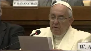 Papa Francisco surpreende mais uma vez ao afirmar que Deus não fez o mundo com uma varinha má