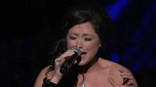 Kari Jobe: "What Love Is This" (43rd Dove Awards)