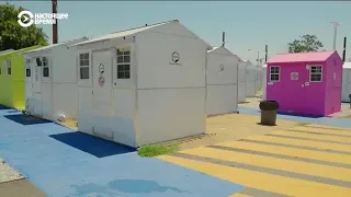 В Лос-Анджелесе построили домики для бездомных: вот как они выглядят
