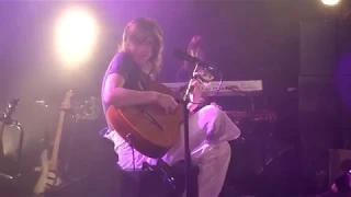 Aldous Harding @ la Maroquinerie, Paris 25/05/2019 "Treasure +The Barrel"