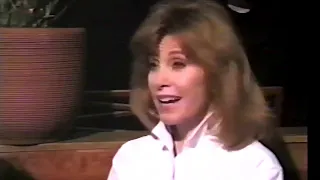 Robert Wagner and Stefanie Powers Interview. "On Location" with Fabie Combs