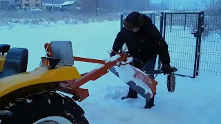 Уборка снега минитрактором с  задненавесным грейдером
