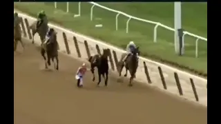 Espectacular caída de Irad Ortiz Jr, esta tarde, en Belmont Park