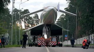 Ту-144  покидает аэродром ЛИИ им.М.М.Громова