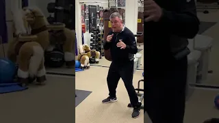 How to Land Right Hand on a Southpaw - Teddy Atlas Demonstrates Boxing Technique | The Fight Tactics