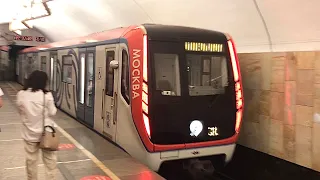 Departing metro train “Moscow 2016”, Barrikadnaya station