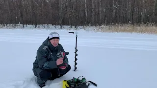 Тестирование шуруповертов при бурении льда