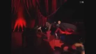 Lady Gaga reacts to Madonna falling @ 2015 Brit Awards