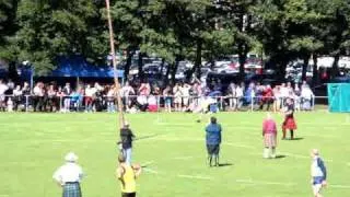 Tossing the Caber Gregor Edmunds World Joint Champion