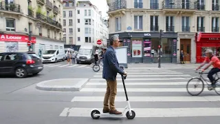 La police parisienne recherche deux conducteurs de scooter électrique après la mort d'un piéton