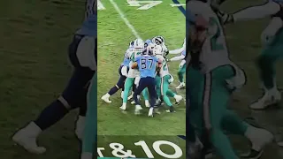 Week 17: Miami Dolphins vs Tennessee Titans; R. Davis TFL