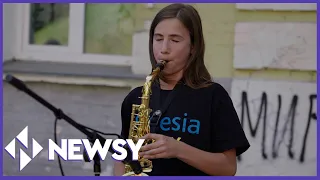 ‘I’m On The Frontline’ | 13-Year-Old Ukrainian Saxophonist Raises Money For Soldiers