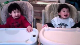 Twin Babies Laughing at Fake Sneezes - 3 mins of nonstop laughing