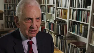 Ellsberg and Chomsky on case of Julian Assange