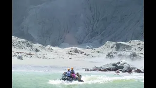 Volcan en éruption en Nouvelle-Zélande : l'armée va sur White Island pour récupérer les corps