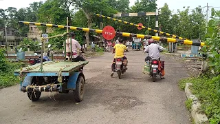 Gateman struggle to close rail gate Bikers Honking || Furious Balurghat Express Skipping