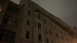 Пожар в Москве в жилом доме в Большом Спасоглинищевском переулке