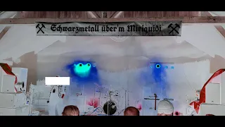 Worshipping aufm SchwarzMetall über'm Miriquidi