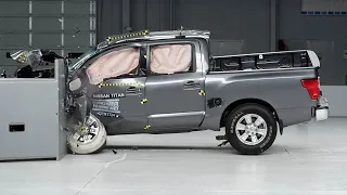 2017 Nissan Titan crew cab driver-side small overlap IIHS crash test