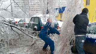 Города покрылись льдом. Люди остались без света. На Ростовскую область обрушились ледяные дожди