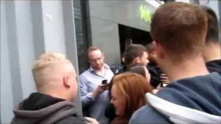 UFC 138/TUF 14: Michael Bisping gets MOBBED in Manchester (19/09/11)