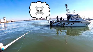 Fishing Durban Harbour - Catching the MOST Beautiful Kingfish & getting CHASED by The POLICE !!!