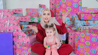 فتح هدايا عيد ميلاد ميرا 🎁 اكبر كمية هدايا!!