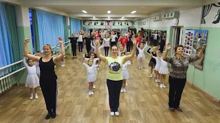 Флешмоб маленьких утят на съемке в Школе Искусств :) #flashmob of little ducks kids