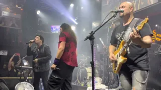 Jeff Scott Soto e Eric Martin - Wild World (São Paulo 22/03/2023)