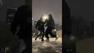 Егор Крид и Инста Рина танцуют на улице