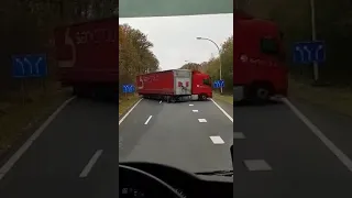 Сербский грузовик разворачивается на встречной полосе / Serbian truck turns around in oncoming lane