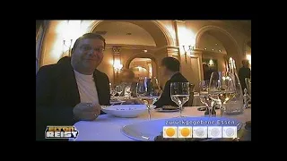 Lasse das Essen in einem Luxusrestaurant zurückgehen - Elton reist