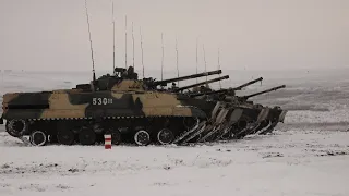 Учебные стрельбы из БТР-82А и БМП-3 выполнили военнослужащие мотострелковых подразделений ЮВО