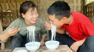 Harvesting young banana cores to sell & Memorable meal | Linh's Life