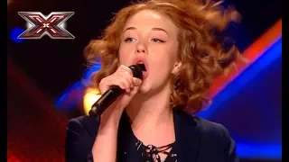 Yound and pretty girl raised the whole judges to her feet by her amazing voice