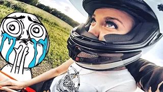 Девушка плачет - не смогла тронуться на спортивном мотоцикле