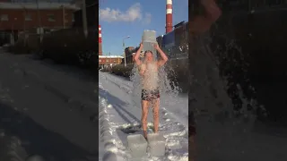 Обливание водой на улице. МОРОЗ