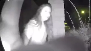 Mystery woman rings doorbell, disappears into night