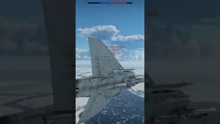 F4c Phantom 2 reversing a mig 21 in a dogfight War Thunder