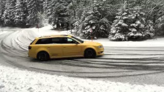 Audi RS4 Snow Drift