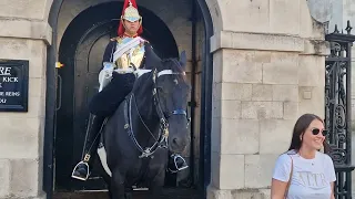 King's guard carries sword when he sees a Chelsea Pensioner #horseguardsparade