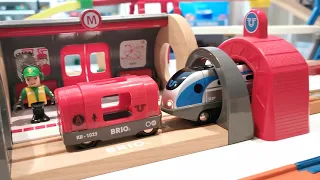 Kids Toys Play Builds and Play BRIO Wooden Railway Track with Thomas the Train!  Thomas and Friends