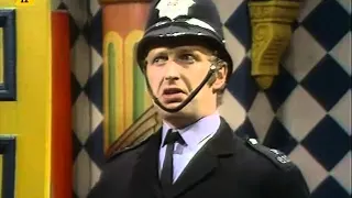 Monty Python - Nalot Policyjny PL