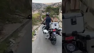 Cortei giro na r1200 no meio da favela.