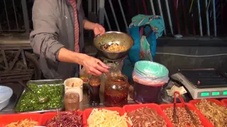 Снова китайская уличная еда вечером нового дня - Жизнь в Китае #22